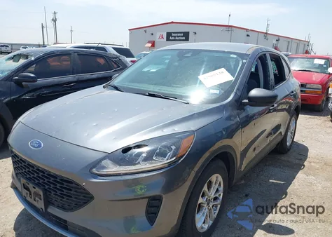 2022 Ford Escape S z USA, uszkodzony, nr VIN 1FMCU0F63NUB56669